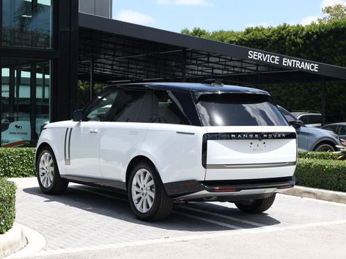 Used 2025 Land Rover Range Rover SE AWD/4WD image 5