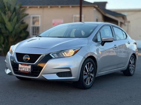 Used 2021 Nissan Versa SV image 4