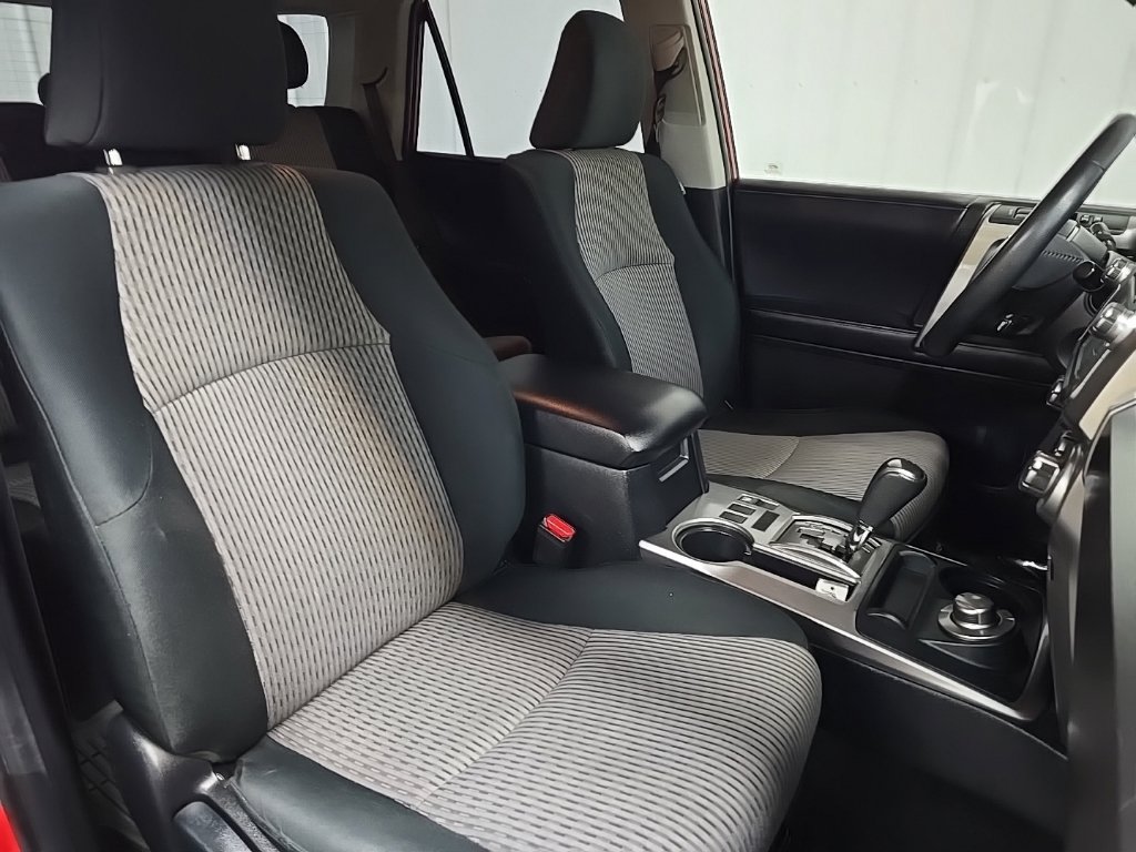 Used 2018 Toyota 4Runner SR5 AWD/4WD image 15
