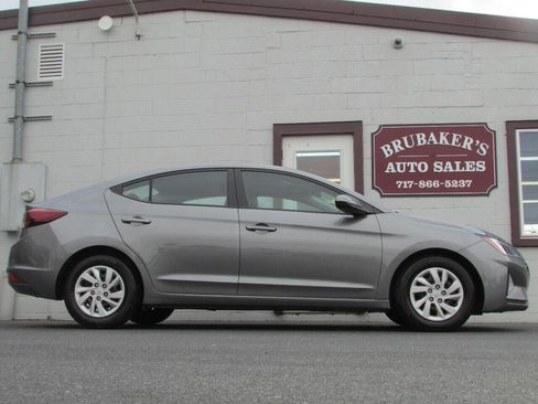 Used 2019 Hyundai Elantra SE image 1
