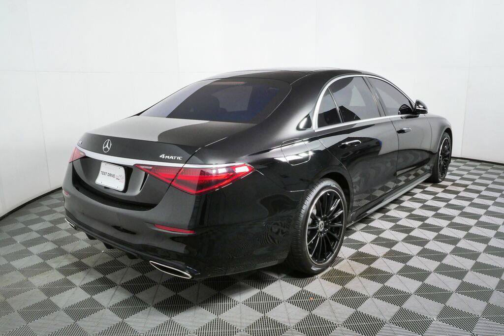 Used 2022 Mercedes-Benz S 580 4MATIC Sedan image 3