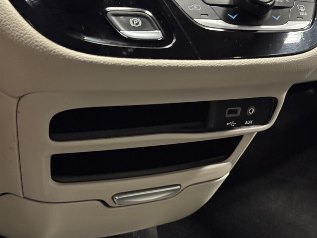 Used 2019 Chrysler Pacifica Limited FWD image 33