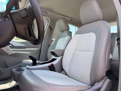 Used 2020 Chevrolet Bolt Premier w/ Infotainment Package FWD image 28