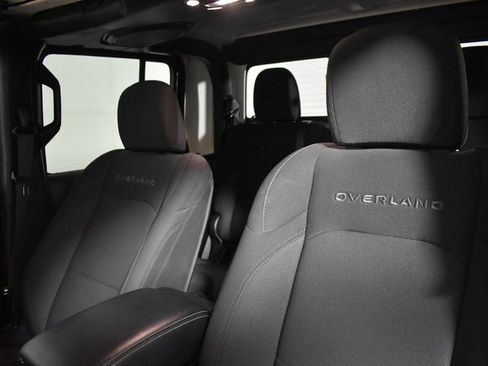 Used 2023 Jeep Gladiator Overland image 9