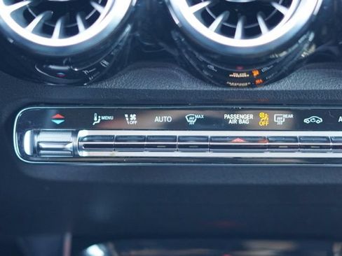 Used 2021 Mercedes-Benz GLB 35 AMG 4MATIC image 29