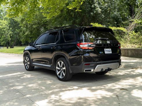 Used 2024 Honda Pilot Touring image 7
