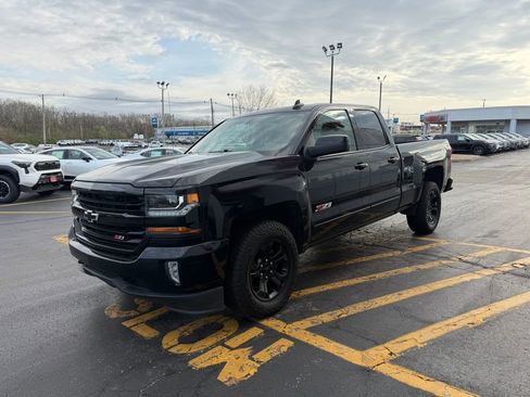 Used 2018 Chevrolet Silverado 1500 LT w/ Midnight Edition AWD/4WD image 9
