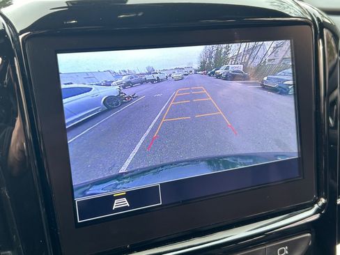 Used 2023 Chevrolet Traverse LT image 30