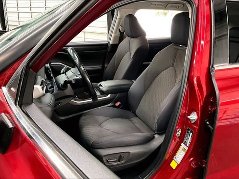 Used 2021 Toyota Highlander LE image 26