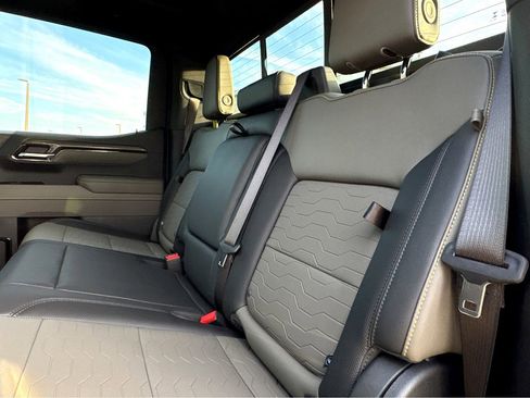 Certified 2025 Chevrolet Silverado 1500 ZR2 image 18