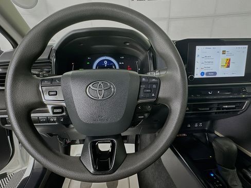 Used 2025 Toyota Camry LE image 15
