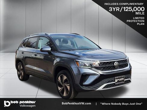 Used 2024 Volkswagen Taos SE image 1