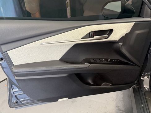 Used 2025 Toyota Camry XLE AWD/4WD image 42