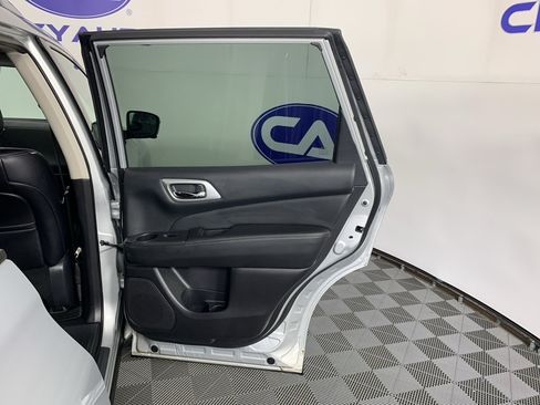 Used 2019 Nissan Pathfinder SL FWD image 36