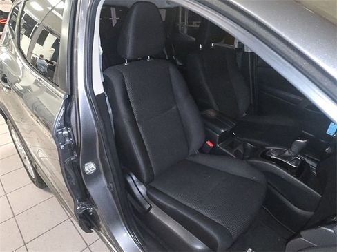 Used 2020 Nissan Rogue Sport S image 23