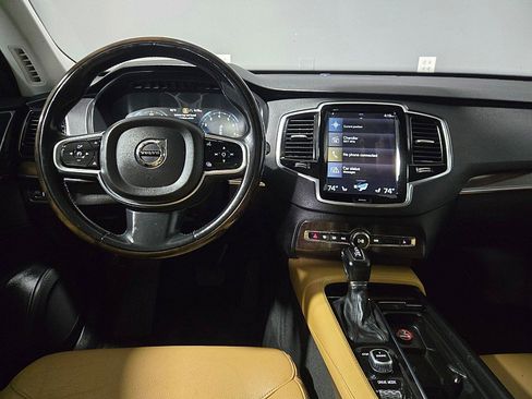 Used 2016 Volvo XC90 T6 Momentum w/ Momentum Plus Package image 21