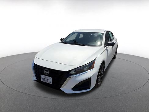 Used 2025 Nissan Altima 2.5 SV FWD image 7