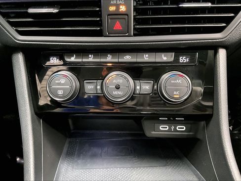 Used 2024 Volkswagen Jetta SEL image 36