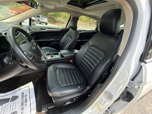 Used 2019 Ford Fusion SEL FWD image 18