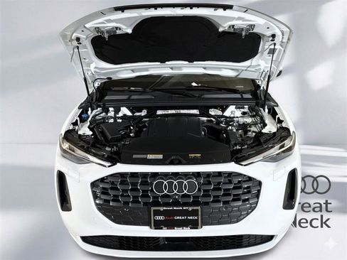 Used 2025 Audi Q5 Premium w/ Convenience Package image 18