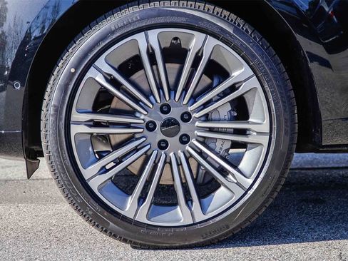 New 2026 Land Rover Range Rover SE image 9