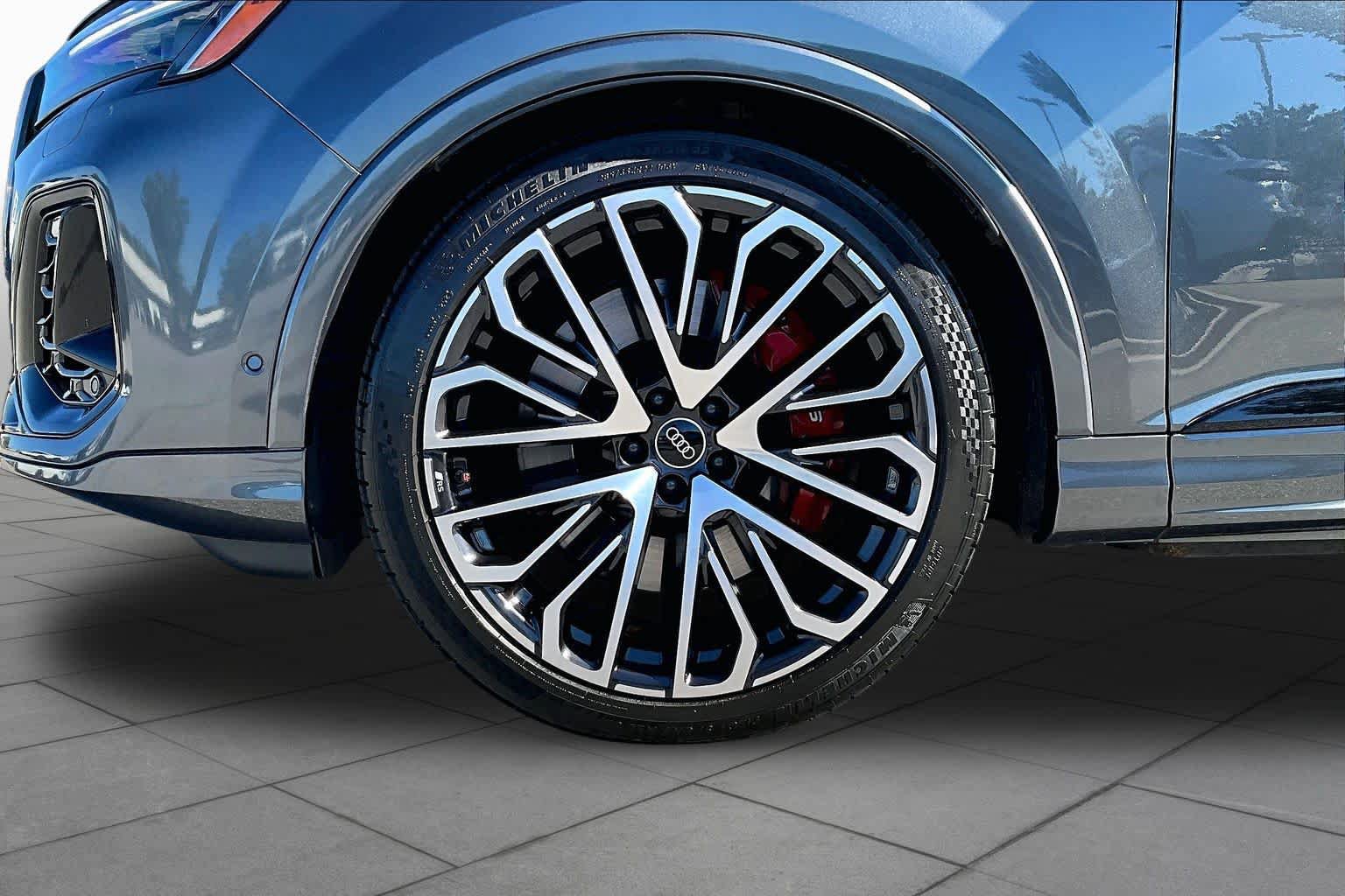 Used 2025 Audi SQ7 Prestige AWD/4WD image 10