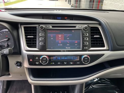 Used 2015 Toyota Highlander XLE AWD/4WD image 22
