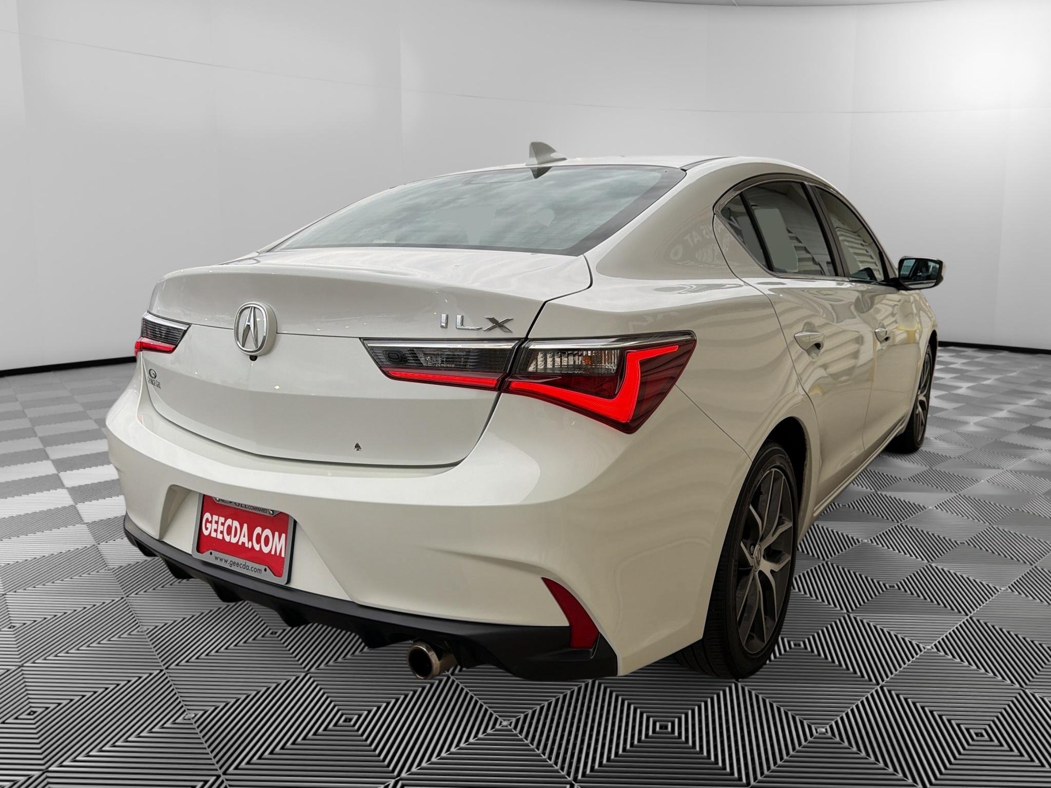 Used 2019 Acura ILX FWD image 4
