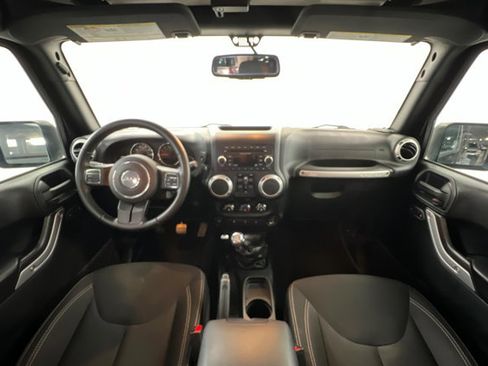Used 2016 Jeep Wrangler Unlimited Rubicon w/ Max Tow Package AWD/4WD image 9