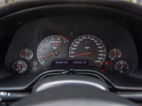 Used 2000 Chevrolet Corvette Coupe w/ Memory Pkg RWD image 20