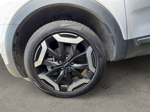 Used 2025 Kia Telluride S image 9