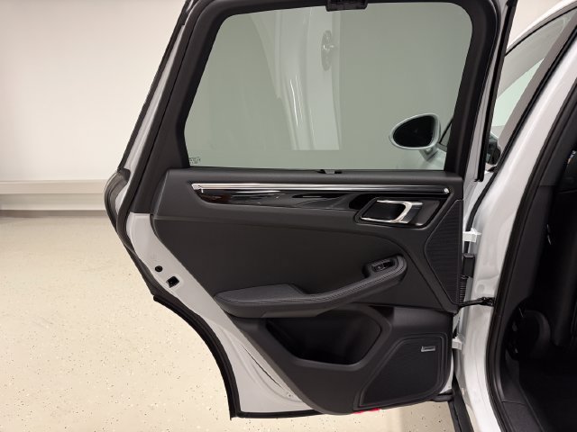 Certified 2026 Porsche Macan AWD/4WD image 36