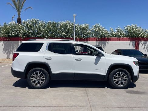 Used 2020 GMC Acadia SLT w/ Driver Alert Package II FWD image 3