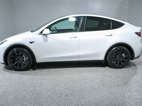 Used 2022 Tesla Model Y Long Range AWD/4WD image 10