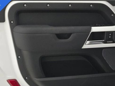 Used 2023 Land Rover Defender 90 SE image 10