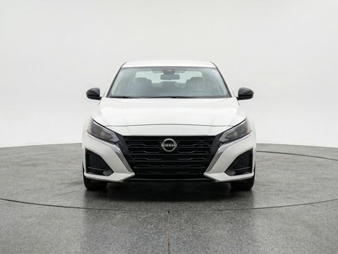 Used 2025 Nissan Altima 2.5 SV FWD image 2