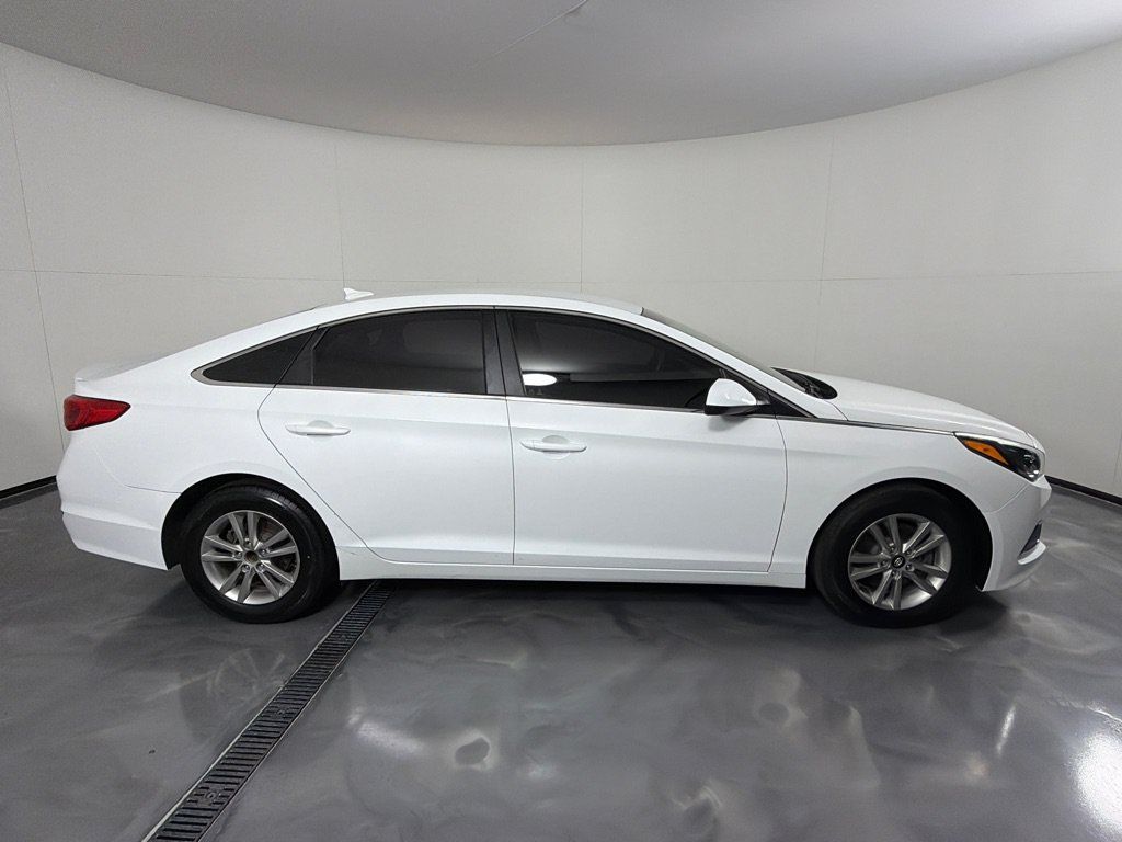 Used 2017 Hyundai Sonata SE FWD image 4