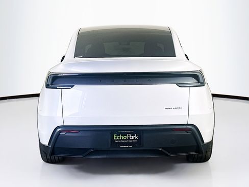 Used 2026 Tesla Model Y AWD image 7