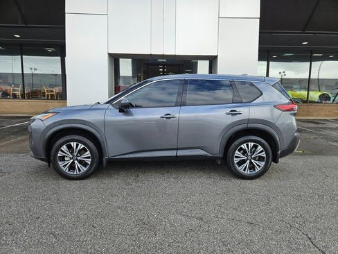 Used 2021 Nissan Rogue SV image 3