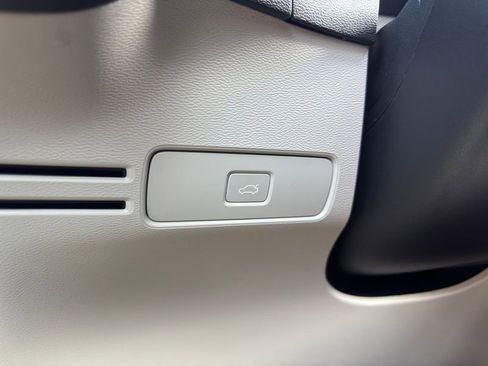 Used 2023 Volvo XC40 B5 Plus w/ Driver Assist Package AWD/4WD image 28