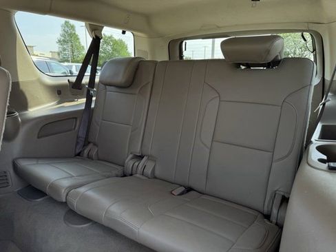Used 2020 Chevrolet Suburban LT RWD image 29