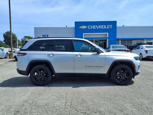 Used 2024 Jeep Grand Cherokee Altitude image 18