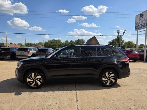 Used 2025 Volkswagen Atlas SE AWD/4WD image 4
