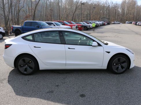 Used 2021 Tesla Model 3 Standard Range Plus image 9