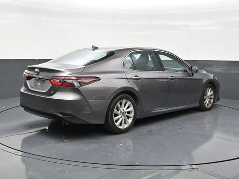 Used 2022 Toyota Camry LE FWD image 5