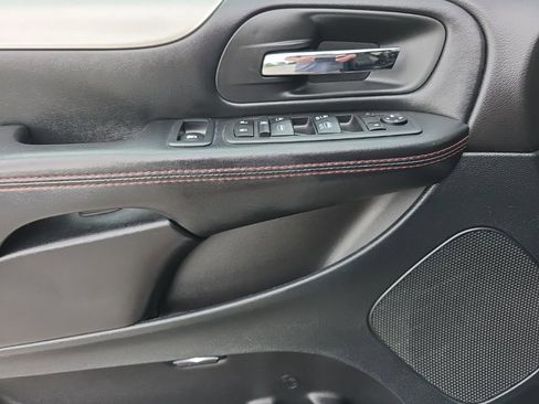 Used 2019 Dodge Grand Caravan GT FWD image 13