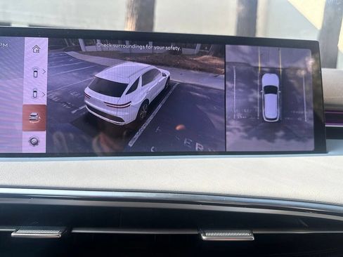 Certified 2026 Genesis GV70 2.5T Advanced AWD/4WD image 16