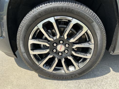 Used 2020 GMC Acadia Denali w/ Technology Package FWD image 13