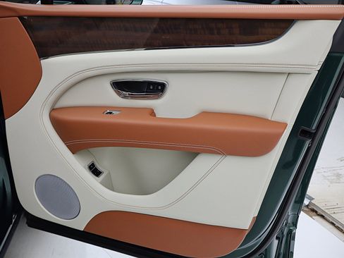 New 2025 Bentley Bentayga Extended Wheelbase image 48