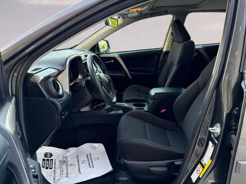 Used 2018 Toyota RAV4 XLE FWD image 9
